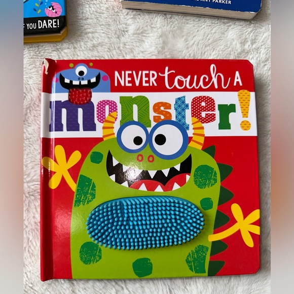 Book Bundle - Picture 10 of 13